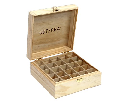 Caja de madera con logo grabado doTERRA